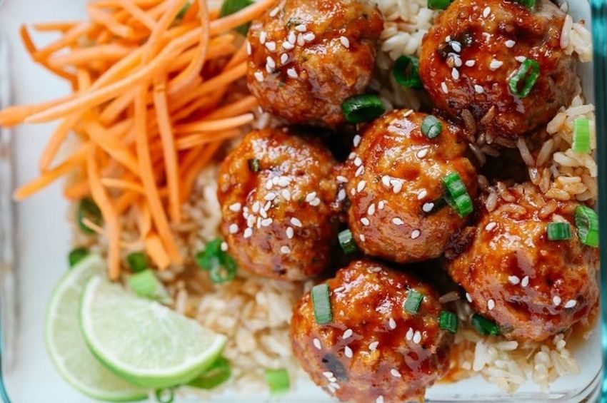 Honey Sriracha Glazed Meatballs