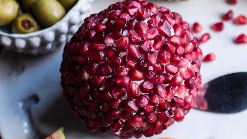 Best Ways to Eat a Pomegranate