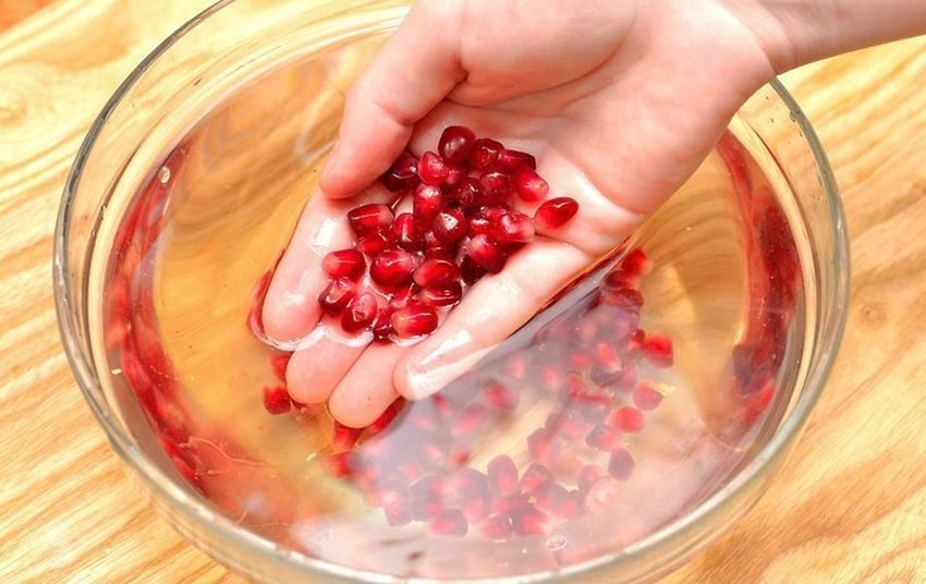 Best Ways to Eat a Pomegranate