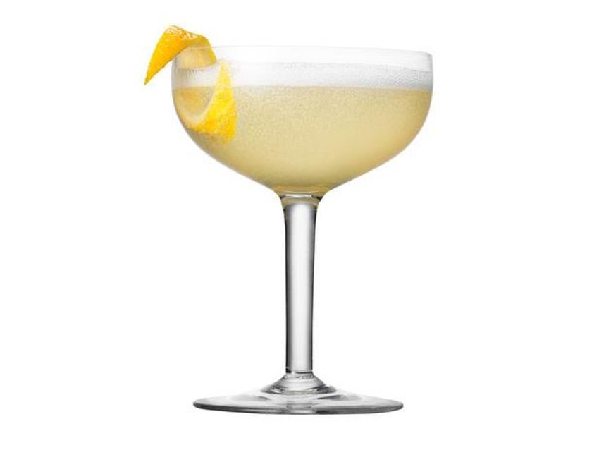 Френч 75 коктейль рецепт. French 75 Cocktail. Френч 75 коктейль. Коктейли с джином и шампанским. Коктейль 74 френч.